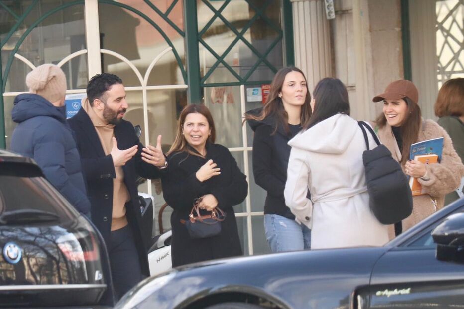 CM fotografou o antigo técnico do Manchester United a passear durante o domingo no centro de Lisboa