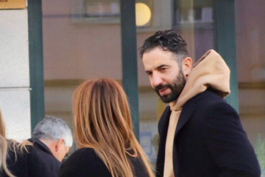CM fotografou o antigo técnico do Manchester United a passear durante o domingo no centro de Lisboa
