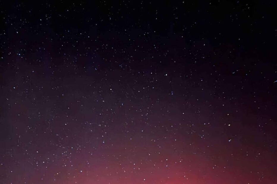 Auroras boreais registadas em Portugal após grande tempestade solar atingir Terra