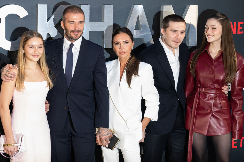 Brooklyn Beckham e família em evento sobre saúde e laços familiares