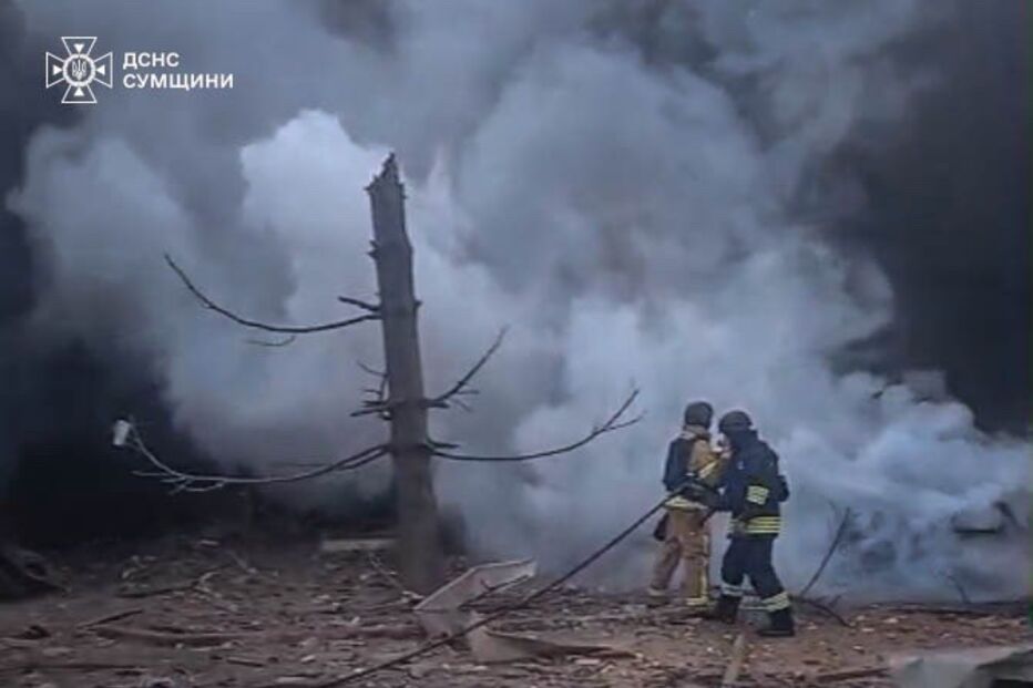 Bombeiros ucranianos apagam fogo