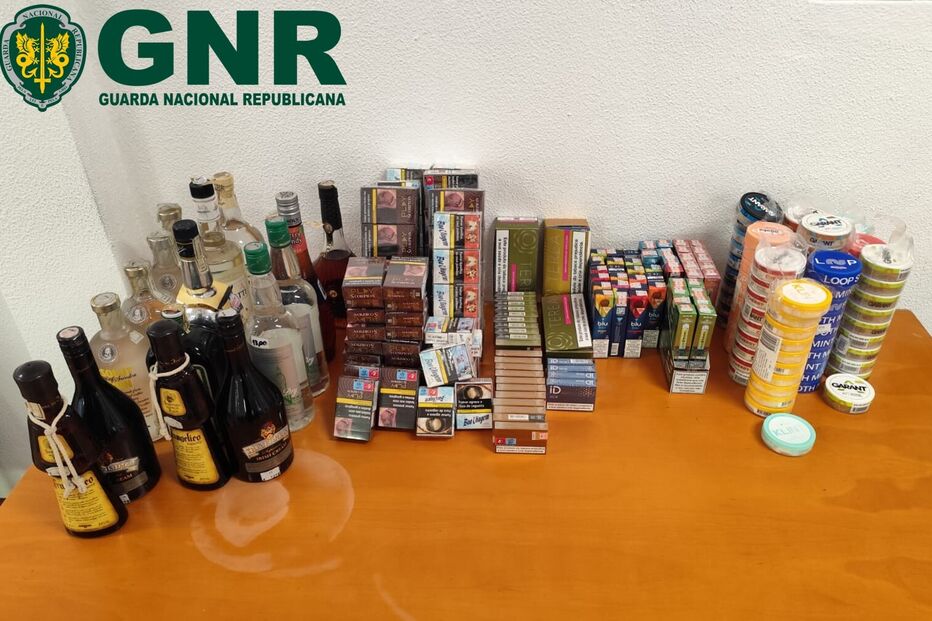 GNR apreende 11 mil euros de produtos ilícitos relacionados com tabagismo na Madeira