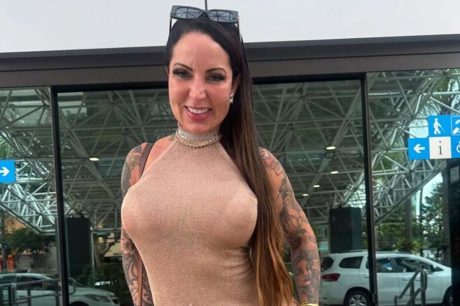 Elisa Sanches gera polémica no Brasil após participação no Carnaval da Tijuca