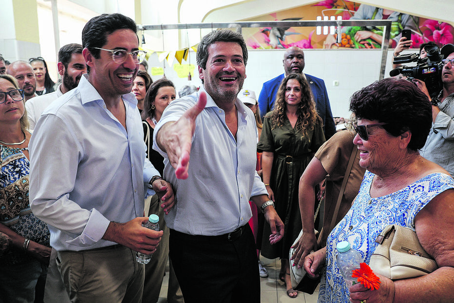 Rui Cristina com André Ventura durante uma ação de campanha em Albufeira