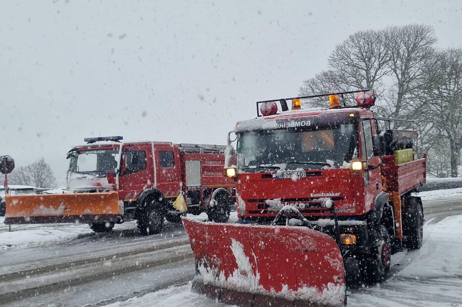 Montalegre mobiliza veículos e operacionais devido à neve. Escolas estão fechadas