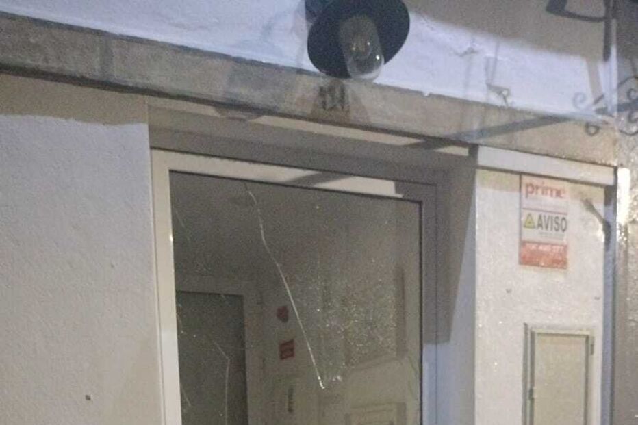 Três estabelecimentos foram vandalizados