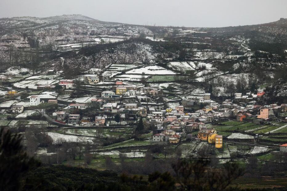 Depressão Ingrid provoca queda de neve acima dos 600 metros em Viseu, Porto, Vila Real e Braga