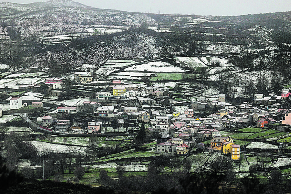  A serra da Gralheira acordou coberta de neve devido à passagem da depressão ‘Ingrid’. 