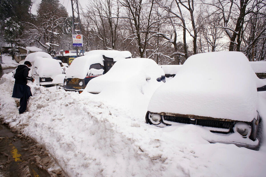 Tempestades de neve isolam turistas no Paquistão e Afeganistão