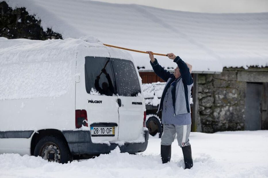 Vila Pouca de Aguiar acordou pintada de branco