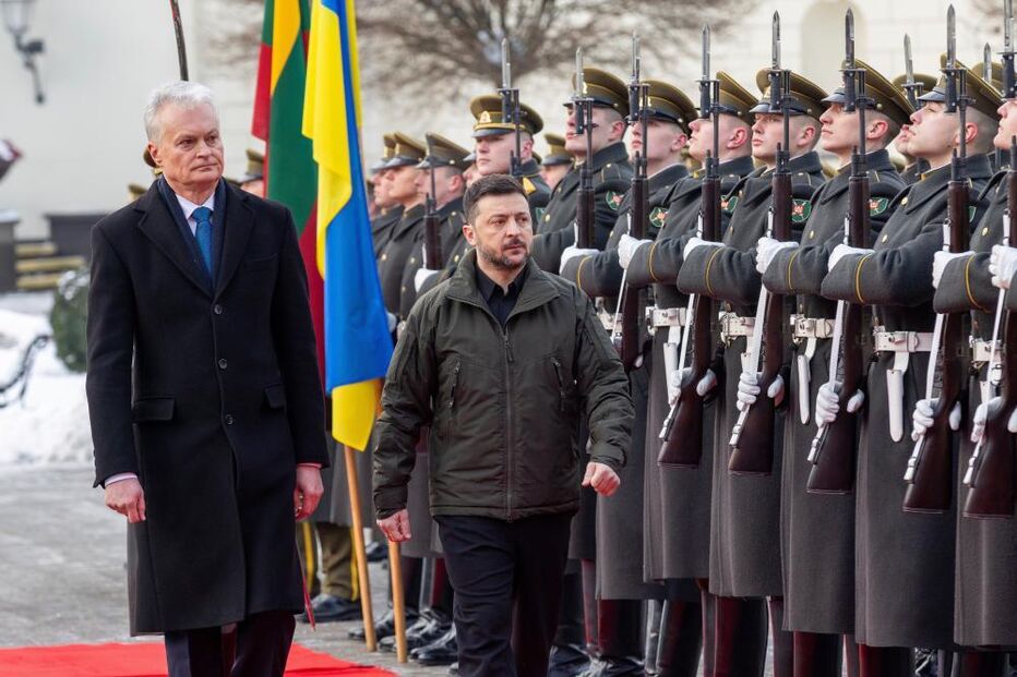 Zelensky  com o presidente da Lituânia, Gitanas Nauseda, durante uma visita ao país