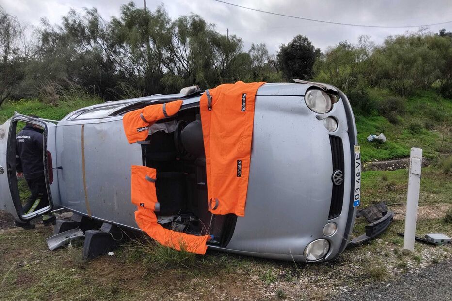 Capotamento de carro na A22