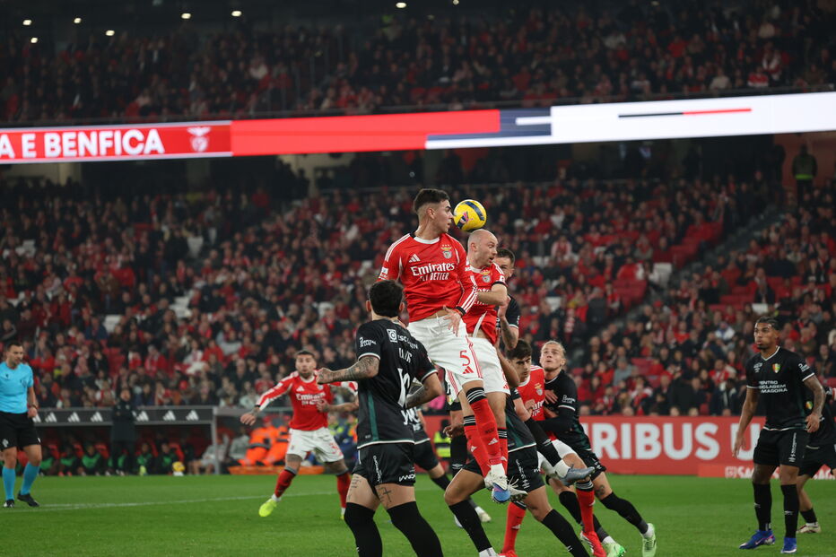 Benfica e Estrela da Amadora defrontam-se na Luz