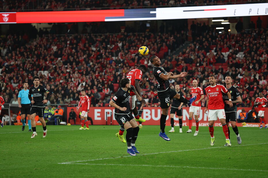 Benfica e Estrela da Amadora defrontam-se na Luz
