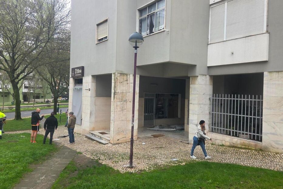 Explosão na Amadora faz duas vítimas; feridos recebem assistência