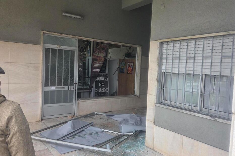 Churrasqueira na Amadora sofre explosão; há feridos no local