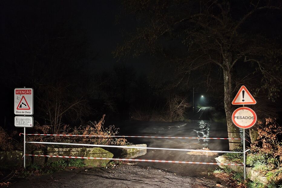 Ponte entre Guimarães e Póvoa de Lanhoso interdita devido a cheia do rio Ave