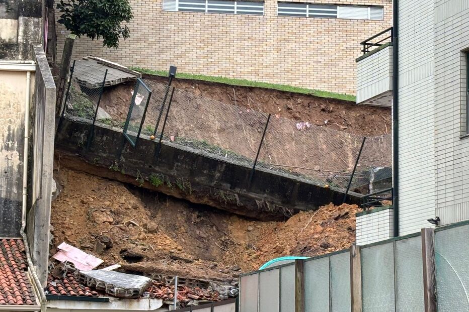 Muro desaba e provoca danos em garagens em Vila Nova de Gaia