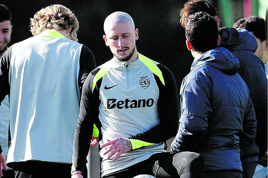 Nuno Santos recebe as boas- vindas no treino 
