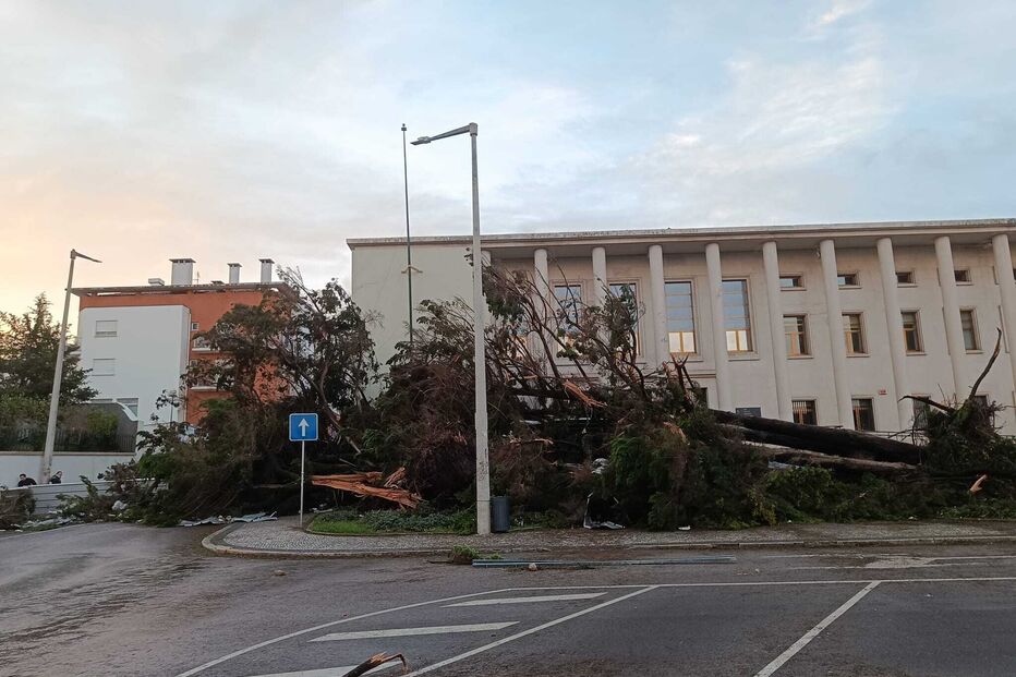 Leiria centro da cidade largo da câmara e tribunal