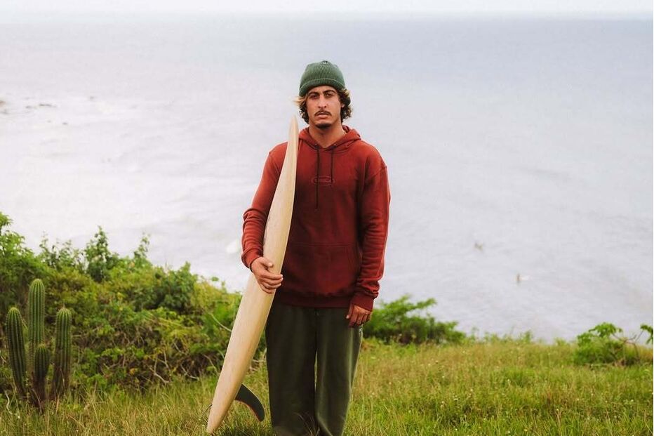 Surfista morre em acidente de mota