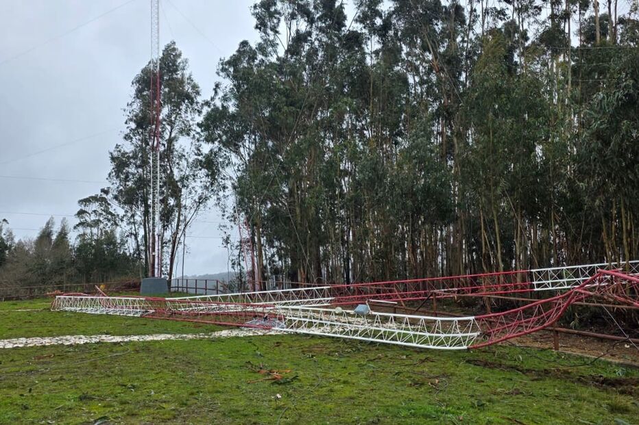 torre de emissão de sinal da Rádio Mundial FM foi derrubada
