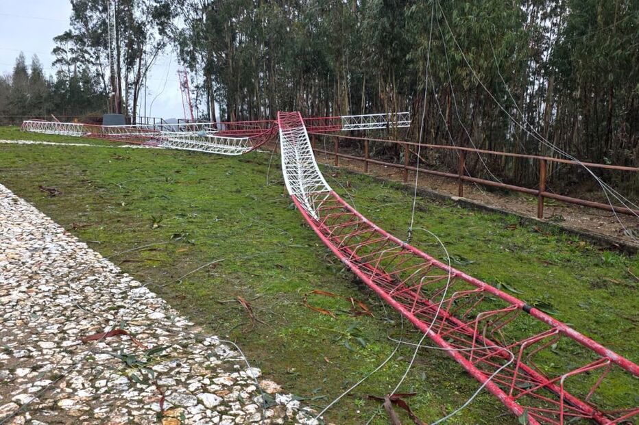 Torre da Rádio Mundial FM derrubada em Vila Nova de Poiares