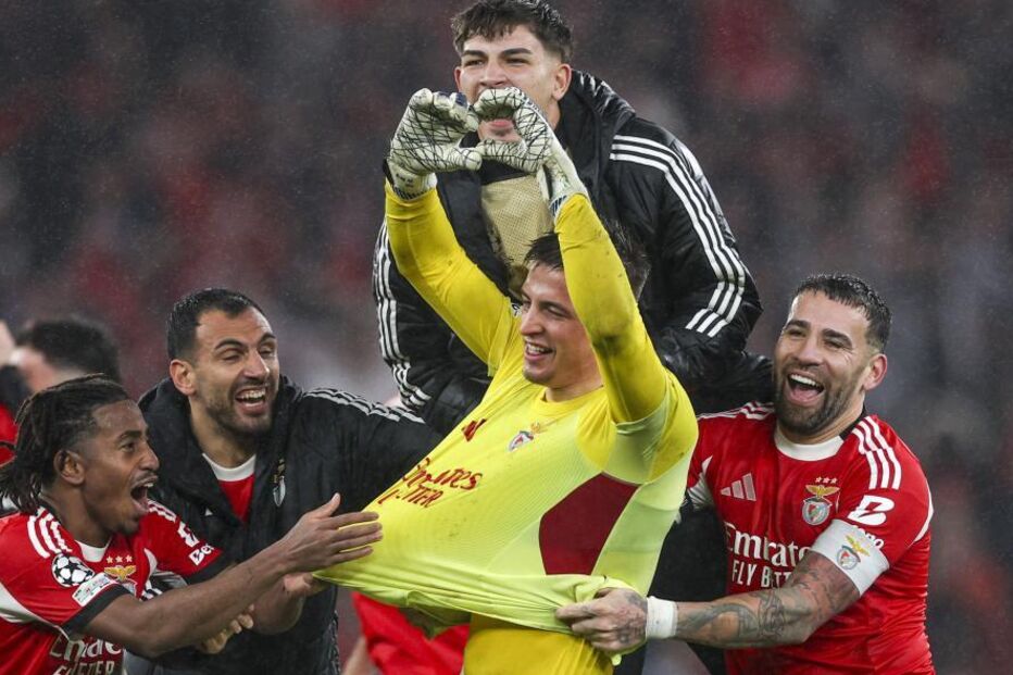Trubin celebra com colegas momento de êxtase após vitória do Benfica