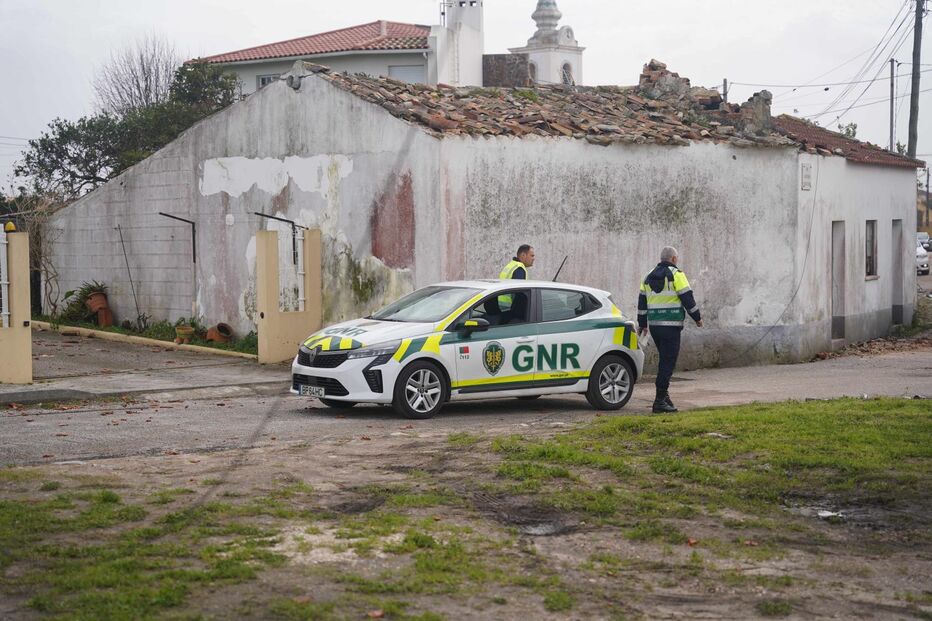 Comércio encerrado em Leiria com GNR no local para resolução de estragos