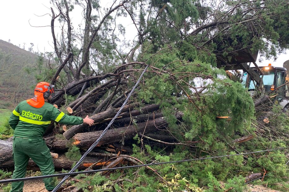 Exército ajuda nas operações de limpeza após passagem da depressão Kristin