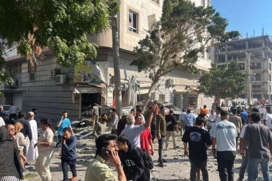 Explosão atinge porto de Bandar Abbas no sul do Irão. Há um morto e 14 feridos 