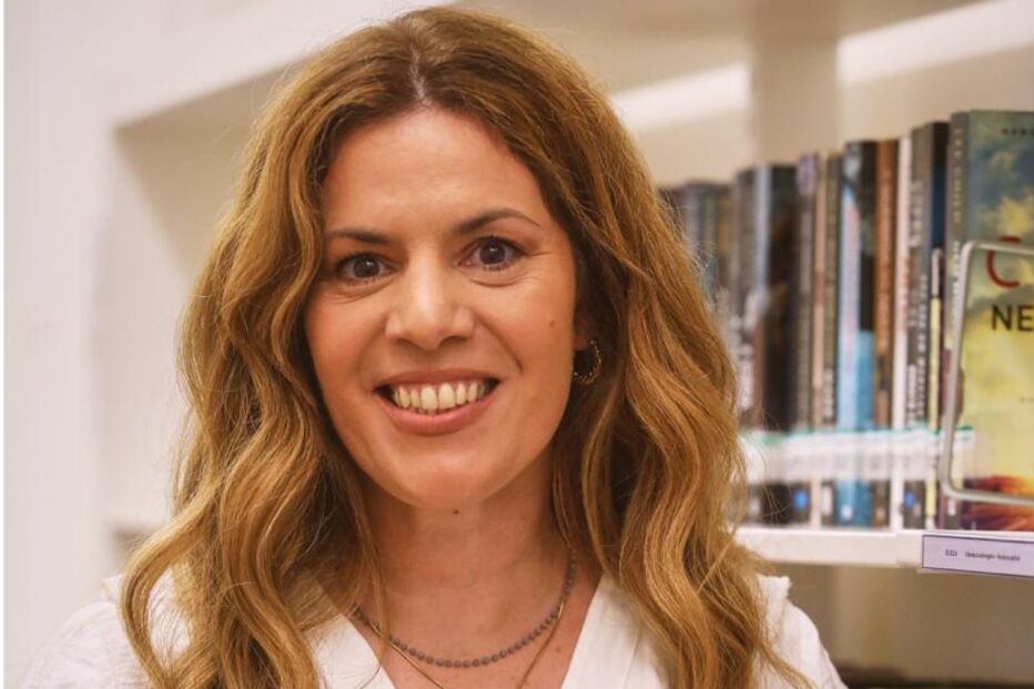 Rute Lourenço lança 'Telhados de Vidro', o seu romance de estreia.
