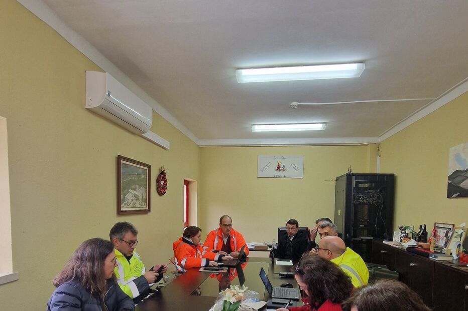 Câmara de Pampilhosa da Serra apoia população com tijolos e telhas