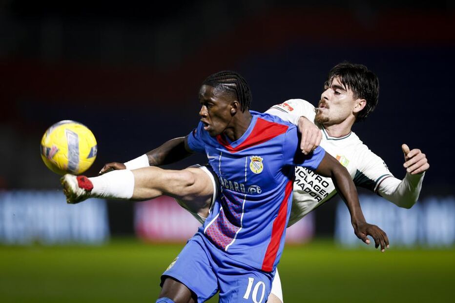 Alverca e Estrela da Amadora empatam com golos tardios no campeonato