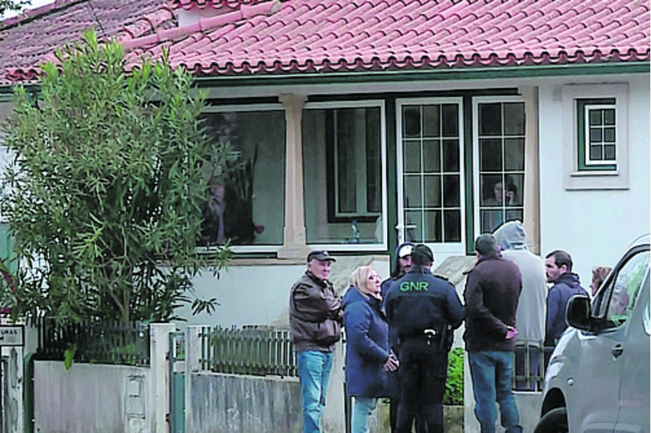 Casa onde ontem morreu José Sousa, de 73, ao cair do telhado  