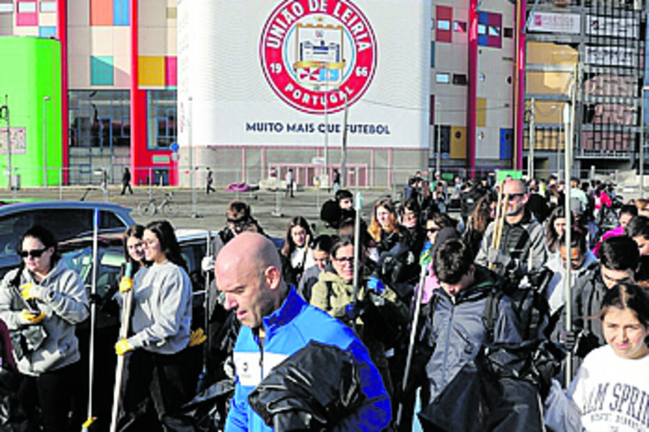 Populares sentiram-se na obrigação de ajudar a cidade de Leiria a recuperar-se da tempestade 
