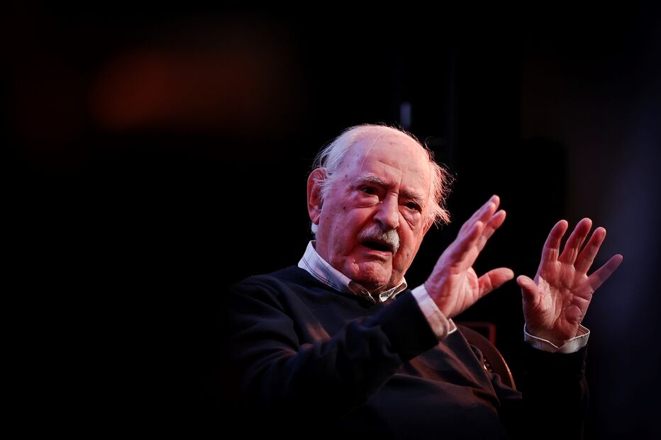 Parlamento homenageia carreira de 