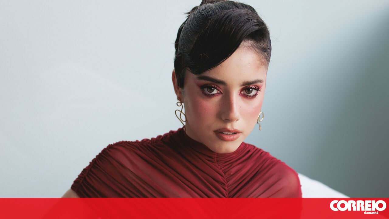 Unstoppable! Madalena Aragão dazzles at Paris Fashion Week and poses alongside Neymar's wife