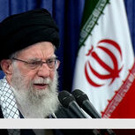 Ali Khamenei ameaça afundar navio dos EUA durante negociações nucleares 