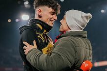 Árbitro pede namorado em casamento antes de jogo entre Colónia e Wolfsburgo