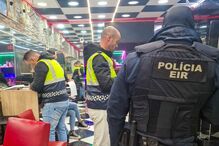 Polícia efetua operação numa barbearia