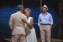 Espetáculo teatral com encenação emotiva e interpretações fortes