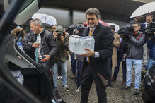 Rui Rocha emociona-se ao transportar água para as vítimas das cheias em Lisboa