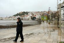 Inundação em Alcácer do Sal afeta o Largo Luís de Camões e estabelecimentos locais