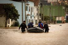 Marinha resgatou hoje 132 vítimas das cheias