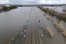 Linha do Norte cortada devido a inundação na linha