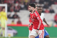 Partida entre Benfica e Alverca no Estádio da Luz, resultado 1-1 ao intervalo