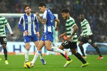 Início do jogo entre FC Porto e Sporting no Estádio do Dragão