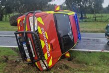 Colisão na EN119: viatura dos bombeiros de Samora Correia e dois ligeiros envolvidos