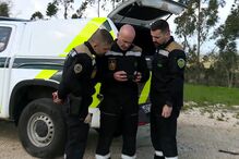 Buscas por casal desaparecido perto do rio Mondego, após alerta da filha.
